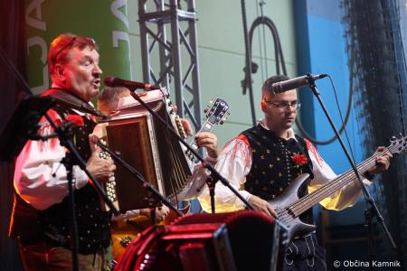Ansambel bratov Poljanšek že 50 let navdihuje in zabava z nepozabnimi melodijami (34)